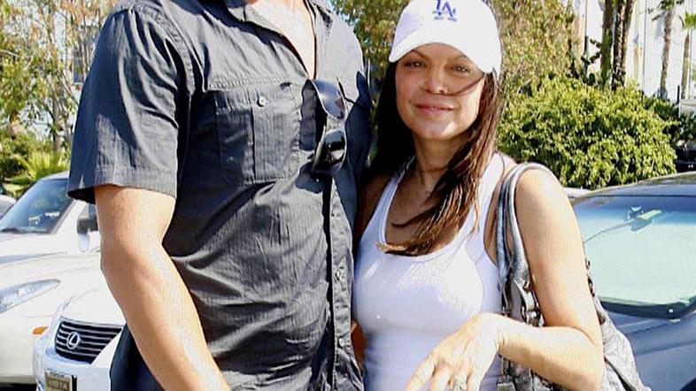 Duhamelov odvetnik vse obtožbe zanika, Fergie pa mu zaenkrat še stoji ob strani.