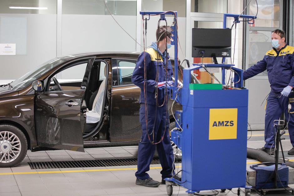 menjava gum | Avtor: Saša Despot