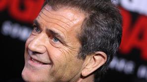 Mel po mnenju Violet ni sposoben ljubiti ene ženske. (Foto: Flynet/JLP)