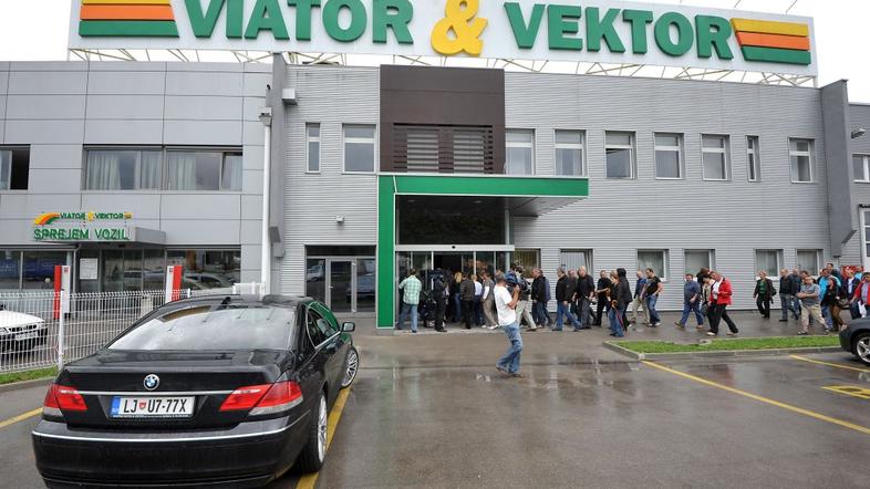 Protest pred Viator & Vektorjem