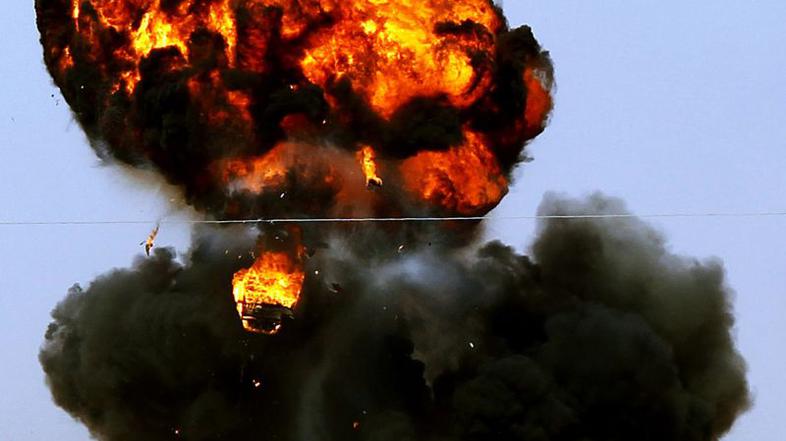 Takole je vladna raketa zadela vozilo upornikov. (Foto: Reuters)