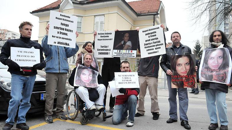 Uslužbenci turškega veleposlaništva so protestnike po besedah Oblaka spremljali 