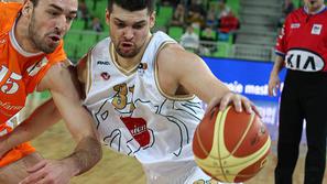 Ožbolt je tokrat k zmagi zmajev prispeval 16 točk. (Foto: Boštjan Tacol)