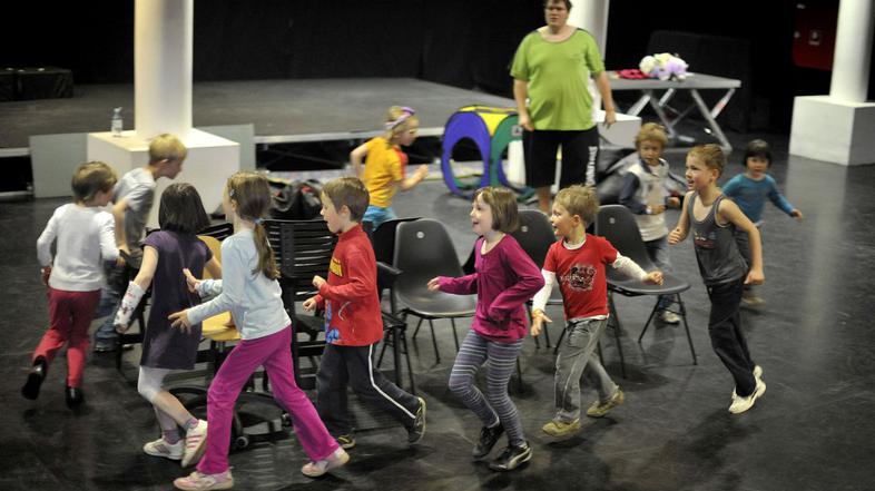 varstvo na dan stavke, žurnal