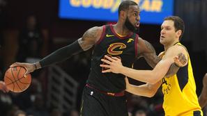 LeBron James Bojan Bogdanović Cavs Pacers