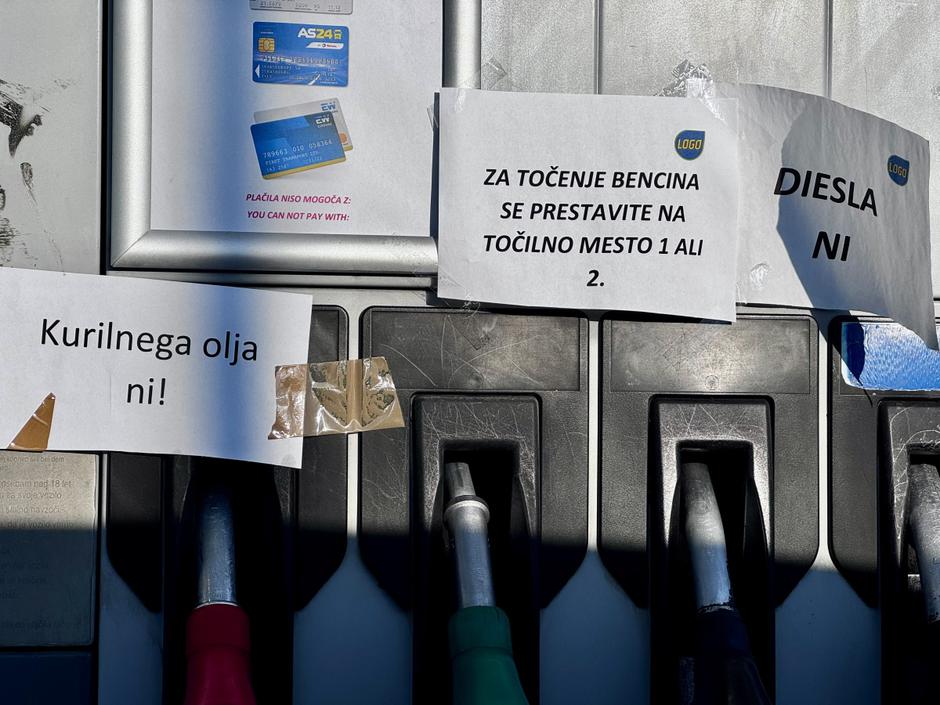 Točenje goriva na bencinski črpalki, bencinska črpalka | Avtor: Andrej Leban