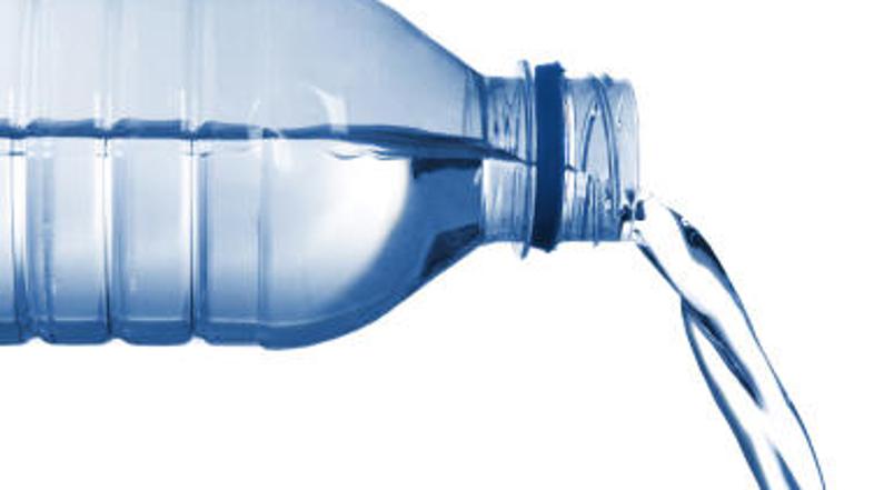 Ne vodo, spiti bi moral urin!