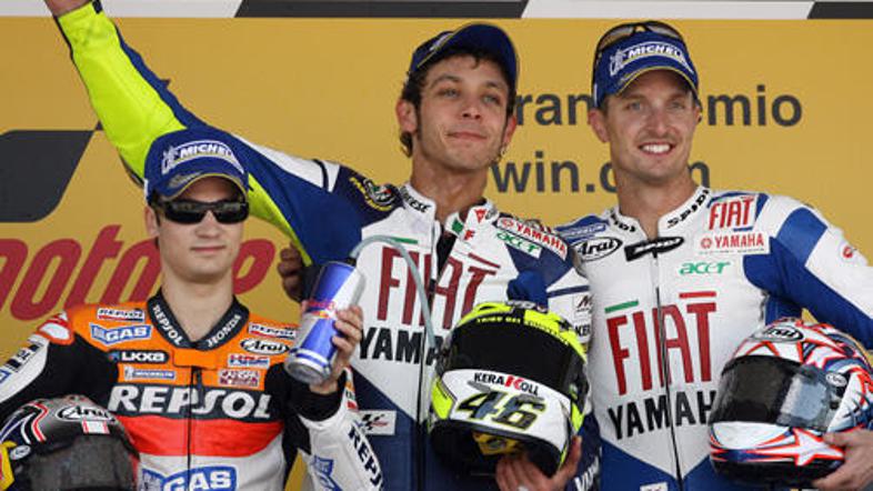 Najboljši trije v Jerezu lani: Dani Pedrosa (drugi), Valentino Rossi (prvi) in C