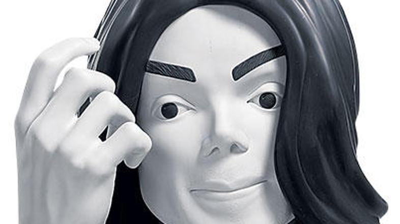 Michael Jackson je bil Quinnov model, toda umrl je pred končanim izdelkom, zato 