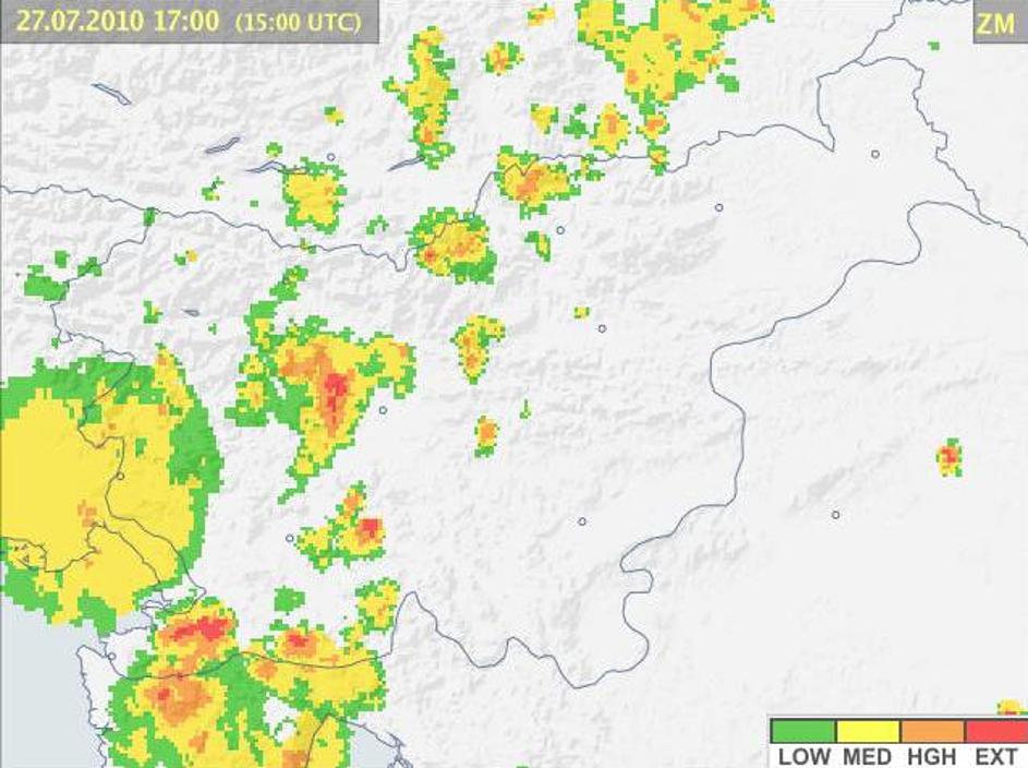 Najvišja jakost padavin je označena z rdečo barvo (radarska slika ob 17.00). (Fo