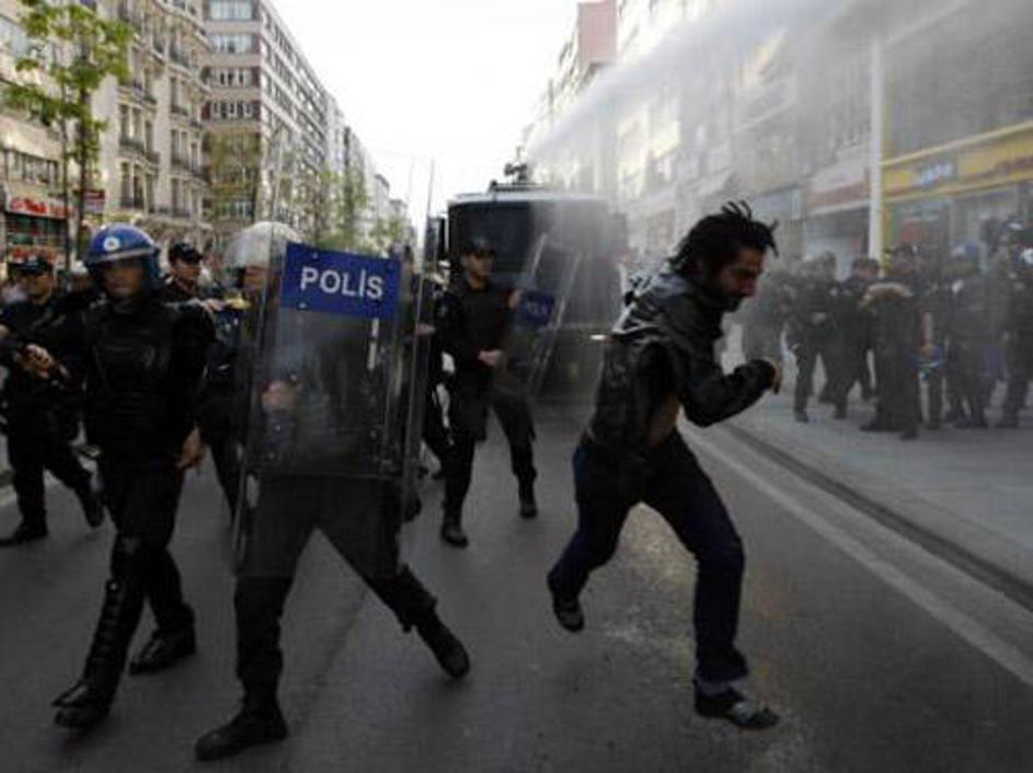 V turškem Istanbulu so ob prvem maju potekale nasilne demonstracije.