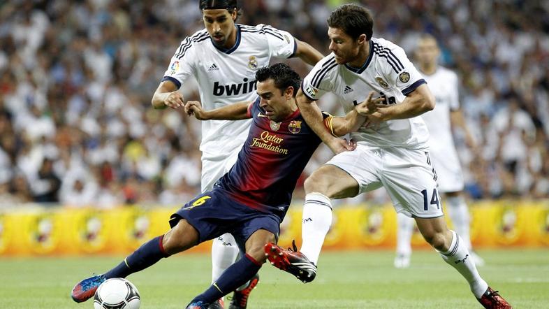 Xabi Alonso Xavi El Clasico Real Madrid Barcelona