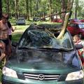 Zaradi močnega deževja in vetra, ki je dosegal celo hitrosti 22 metrov na sekund