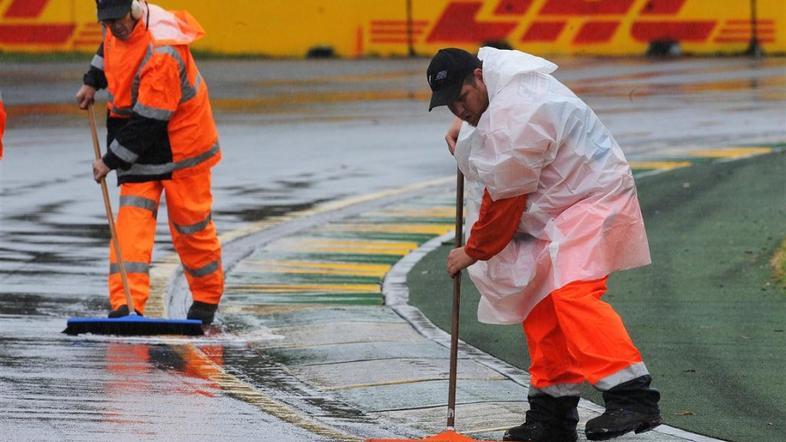 VN Avstralije Melbourne Park kvalifikacije formula 1 delavec delavci dež