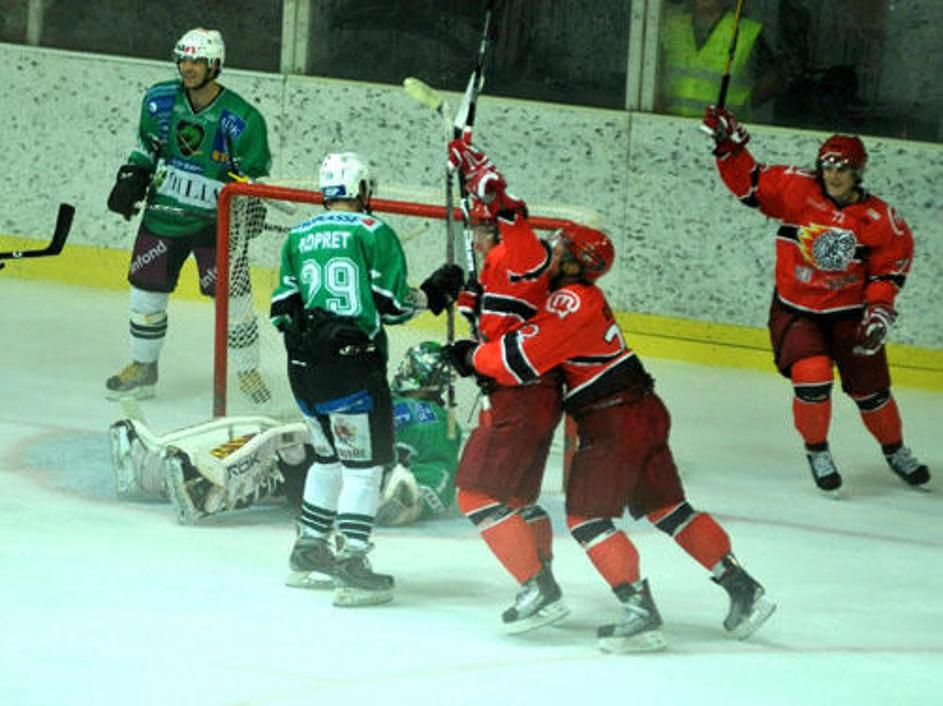 Železarji so večino dela opravili v drugi tretjini, ko so zabili pet zadetkov. (