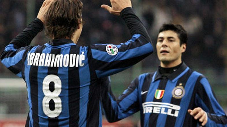 Zlatan Ibrahimović neusmiljeno polni mreže nasprotnikov.