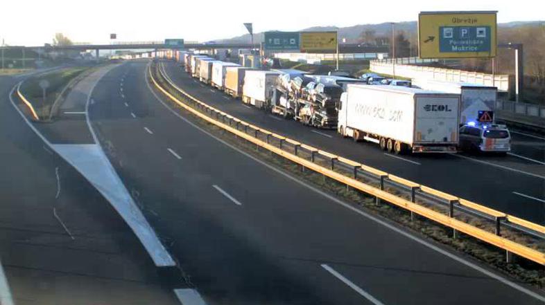 zastoj dolenjska avtocesta tovornjaki