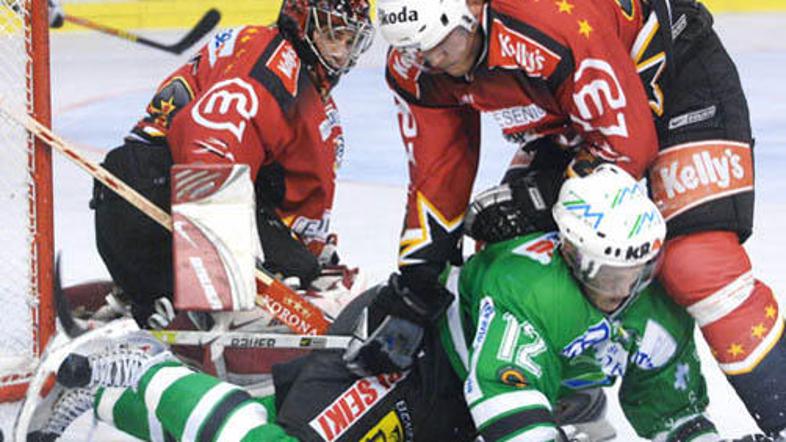 Jesenice bodo v finalu igrale brez okrepitev.