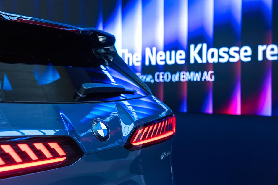 BMW iX3 in SipaBoards | Avtor: BMW