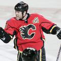Owen Nolan je z zadetkom v podaljšku zmago priboril Calgary Flamesom.