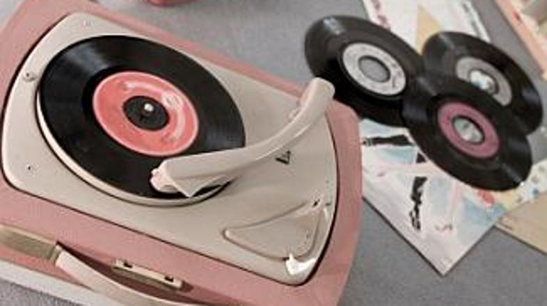 V šestdesetih je pohod še vedno zelo uspešno nadaljevala plastika, na večinoma p