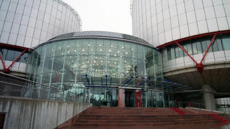 Veliki senat je na zahtevo tožnikov presojal razsodbo v primeru Kovačić in drugi