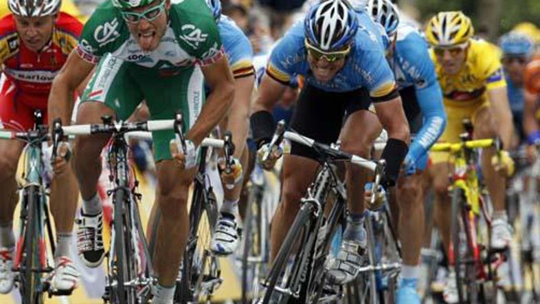 Thor Hushovd je drugo etapo Toura dobil v ciljnem sprintu glavnine.