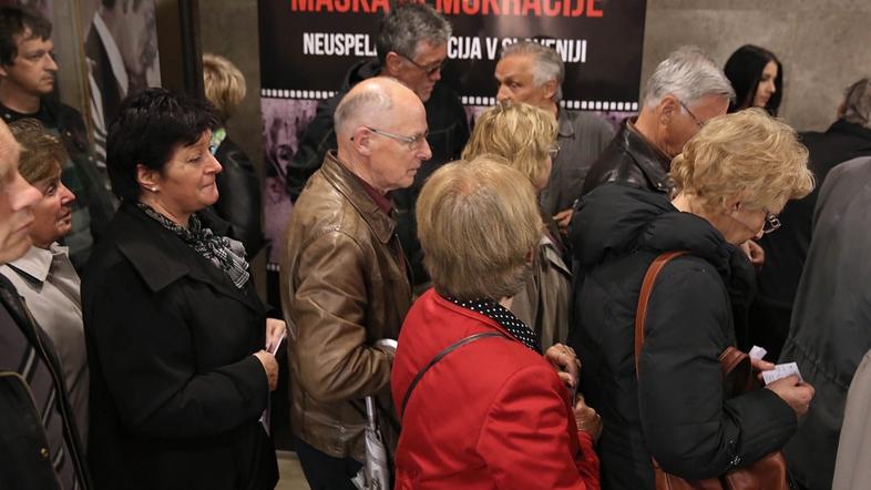 Slovenija 15.04.2014 premiera dokumentarnega filma Maska demokracije - neuspela 