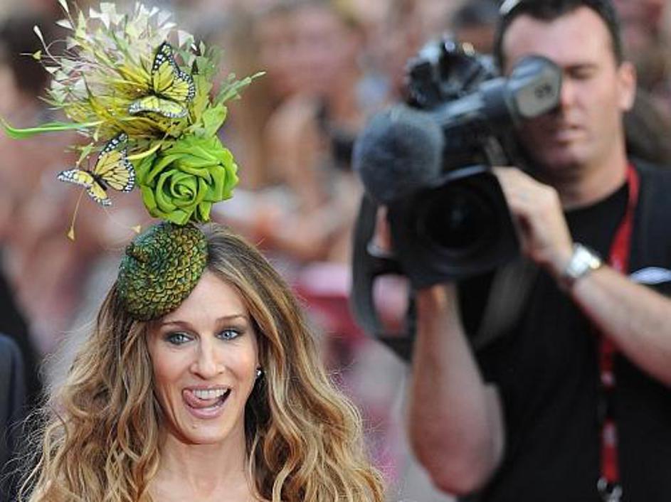 Sarah Jessica Parker je kot Carrie Bradshaw navduševala z modnim slogom in tudi 