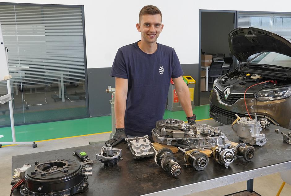 Renault hibridni menjalnik Mirna Peč | Avtor: Matija_Janežič