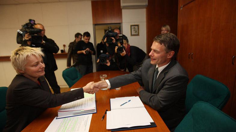 Primopredaja poslov med Ploštajnerjevo in Gjerkešem. @ Žurnal24