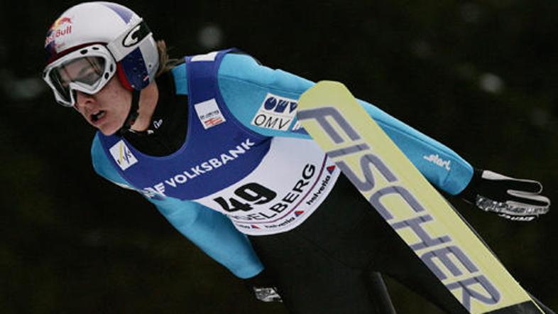 Gregor Schlierenzauer je v drugi seriji obranil prednost.