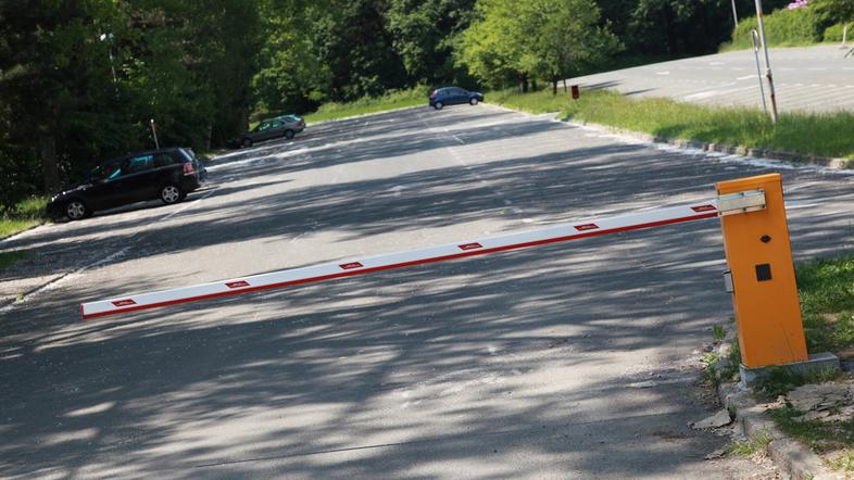 Plačljivo parkirišče vsak dan sameva. Kmalu naj bi začeli zaračunavati urno park