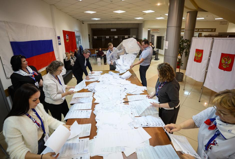 štetje glasov na volišču v Rusiji | Avtor: Epa