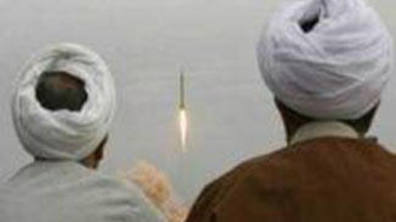 Izstreljena raketa spominja na izstrelek dolgega dometa Šahab 3.