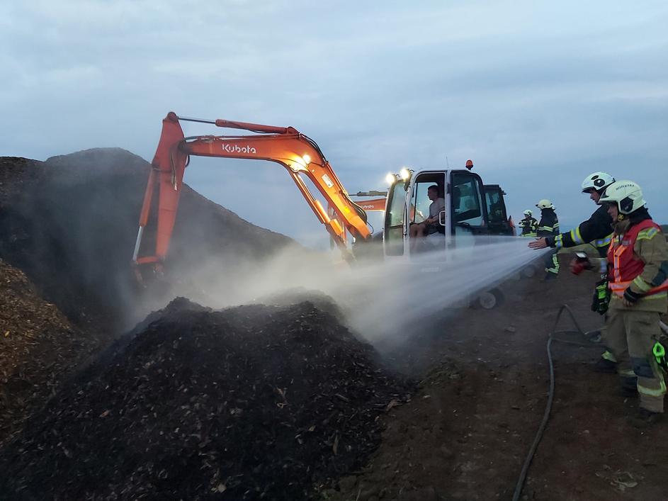 požar, samovžig sekancev, Luže, občina Šenčur, gasilci, gašenje