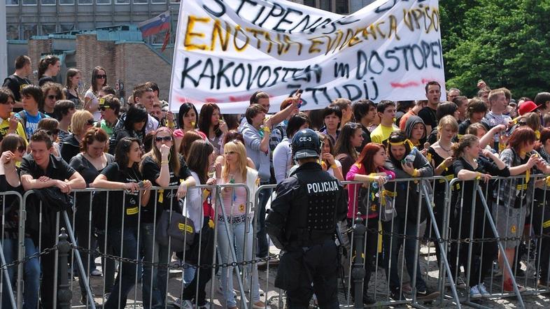 protesti študenti parlament