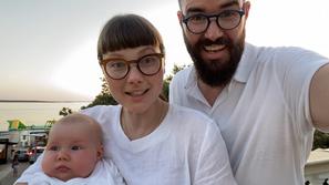 Prvič mama, M SOSESKA