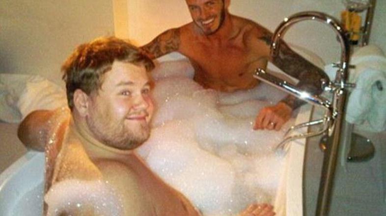 Zabava v dišeči kopeli je prijala obema ... (Foto: Daily Mail)