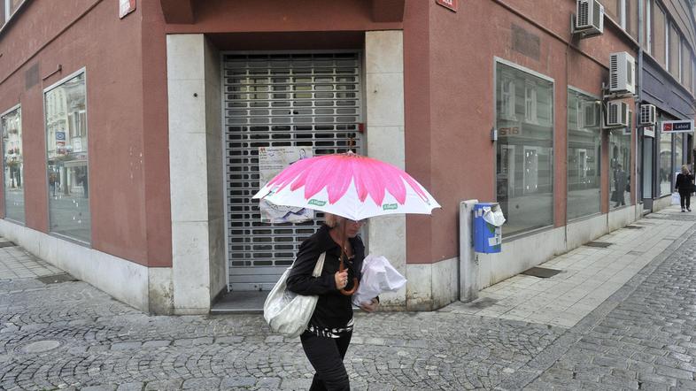 Pred kratkim sta v strogem mestnem jedru zaprli vrata še dve večji trgovini, to 