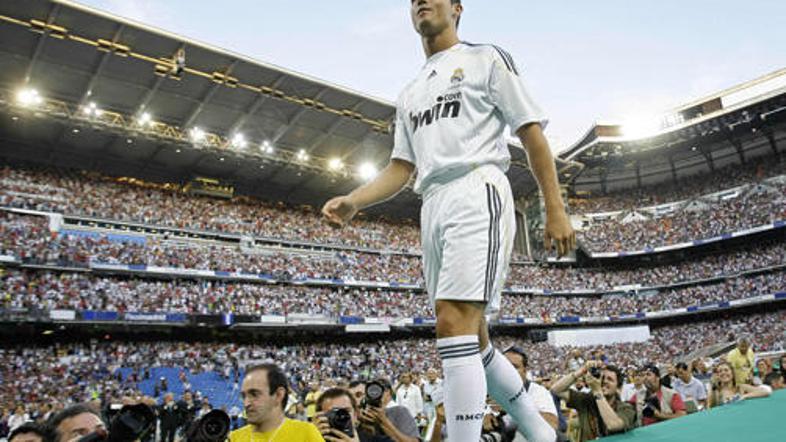 Real je za Kakaja in Cristiana Ronalda odštel rekordne zneske za prestop.