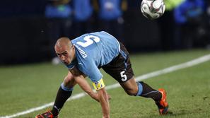 Fabio Cannavaro tvori osrčje italijanske obrambe. (Foto: EPA)