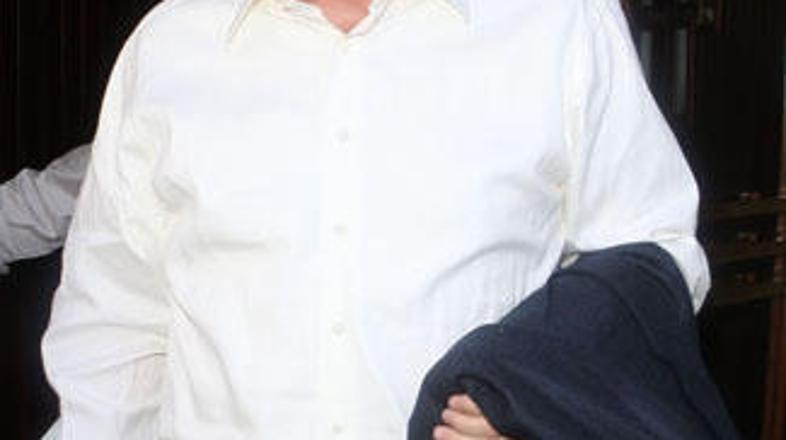 Obtožbe se kar vrstijo.