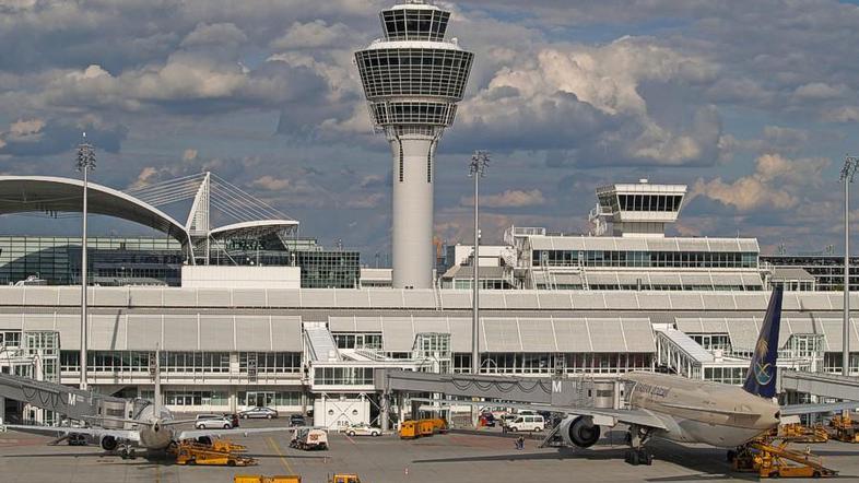 Preplah je sprožil prenosni računalnik še vedno neidentificiranega moškega. (Fot