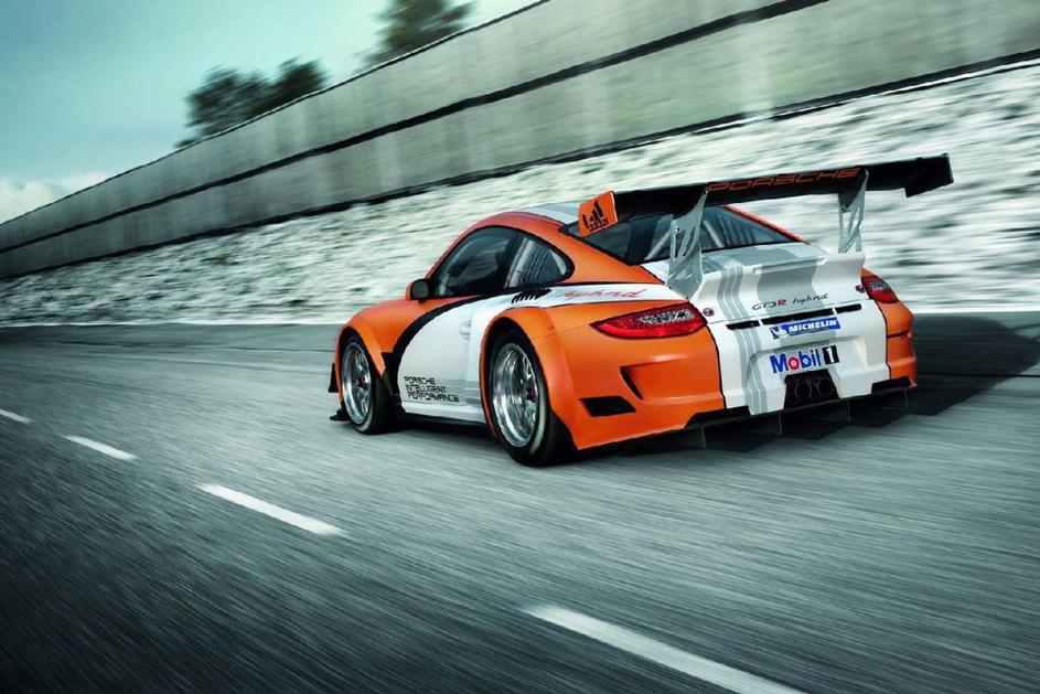 Več informacij o modelu porsche 911 GT3 R hybrid bo znanih po odprtju avtosalona