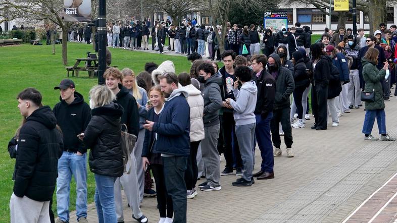 Izbruh meningitisa v Angliji