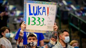 Dallas navijači American Airlines Center Luka Dončić