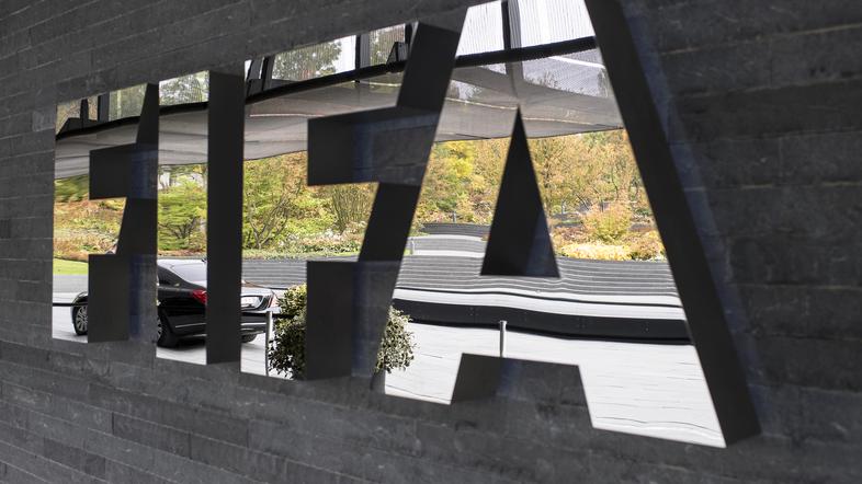 Šport: Nove spremembe za transspolne športnike, oglasila se tudi Fifa - Fifa logo zaščitni znak