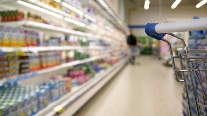 Polovica vprašanih pravi, da nakupe bolj ali manj razporeja med različnimi trgov