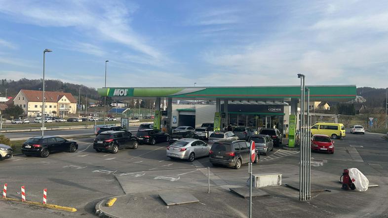 Gneča na bencinski črpalki Šentilj